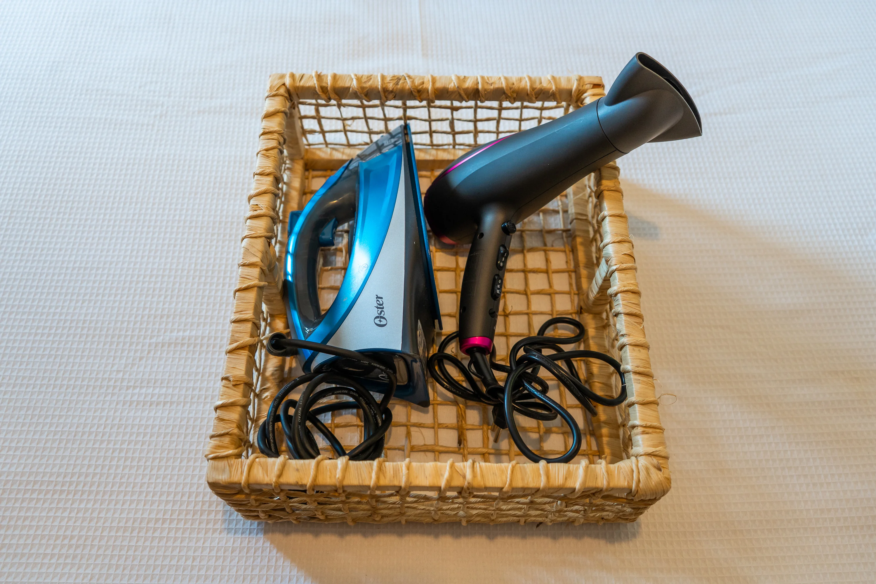 Casa 44 - iron and hair dryer