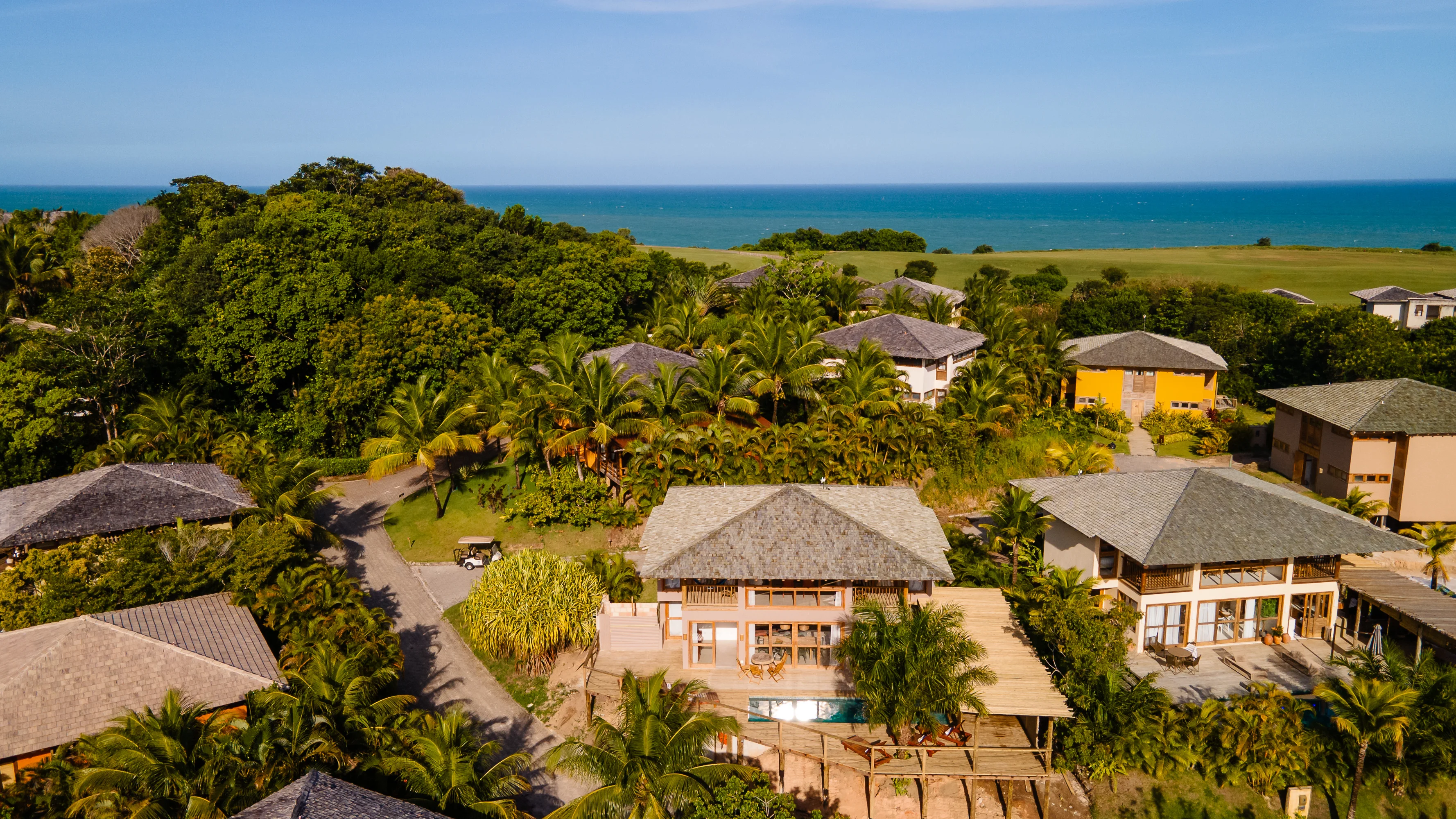 Casa 45 - Luftaufnahme mit Meer und Golfplatz