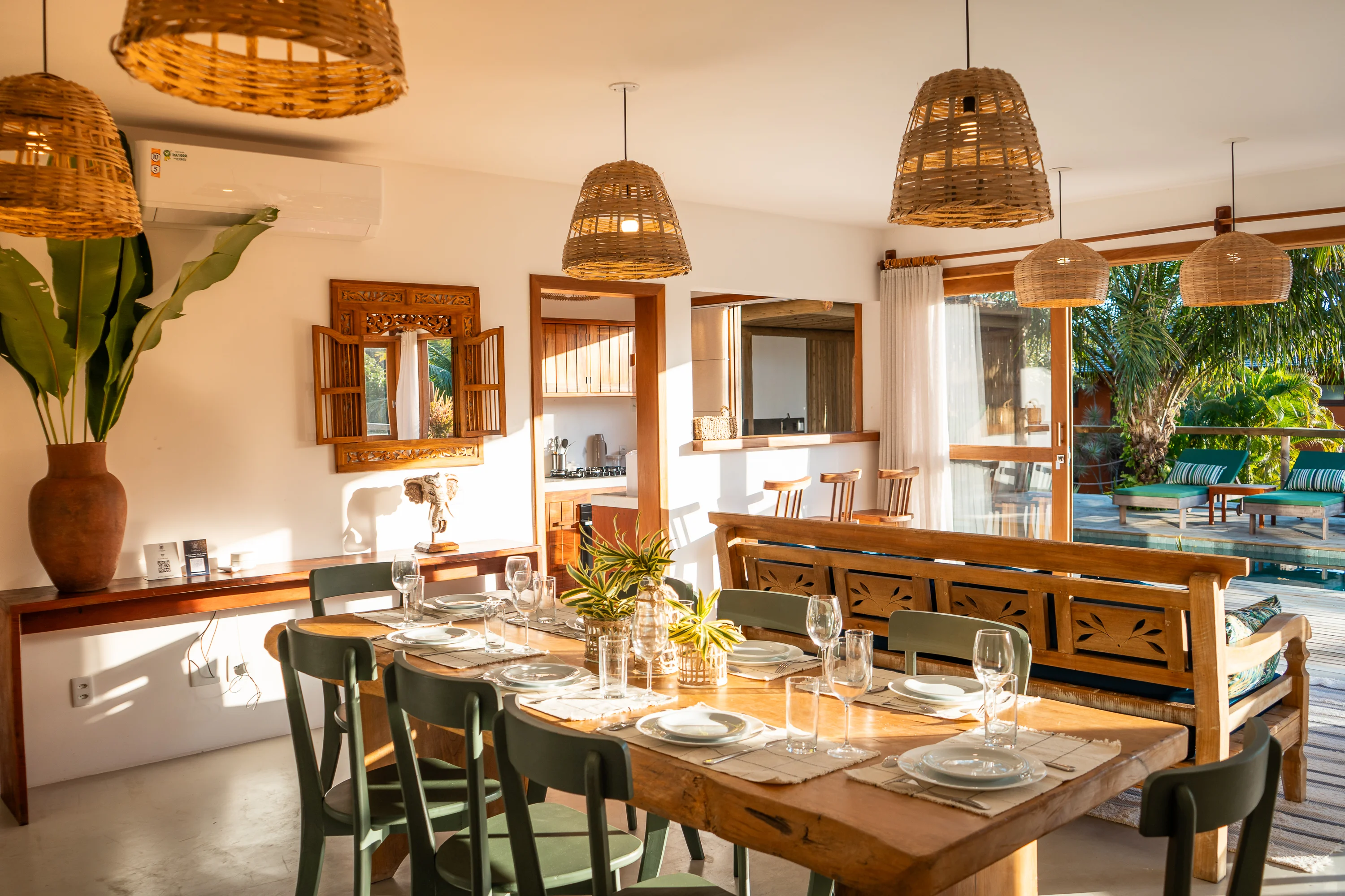 Casa 45 - gedecktes Esszimmer mit Öffnung zur Terrasse und zum Pool