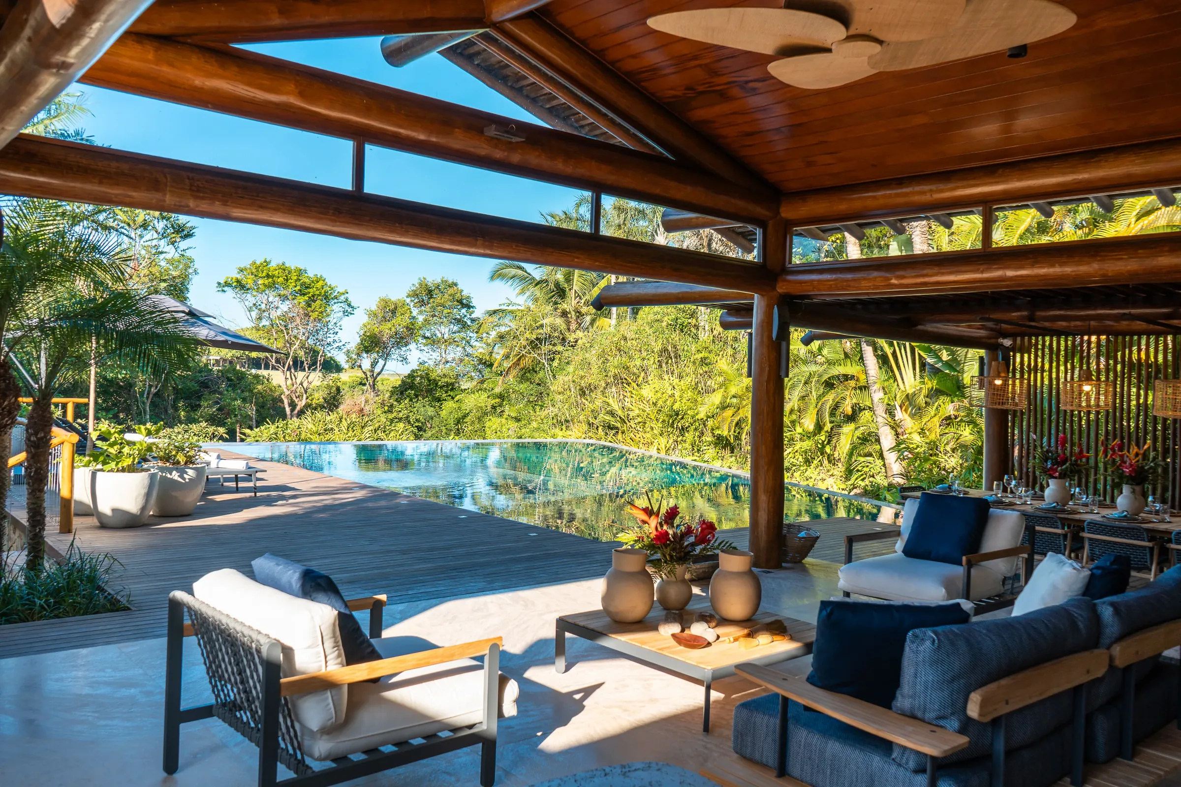 Casa 62 - lounge coberto à beira da piscina