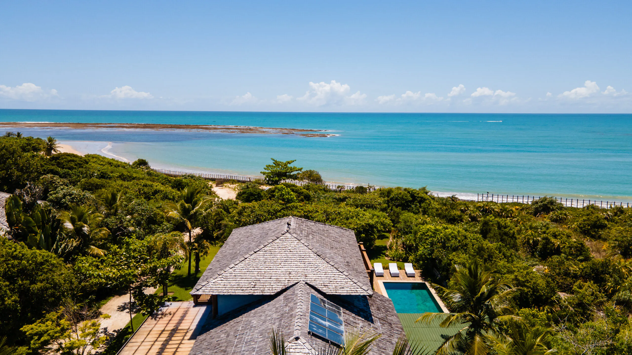 Patimirim Casa Azul - vista aérea de la casa frente al mar