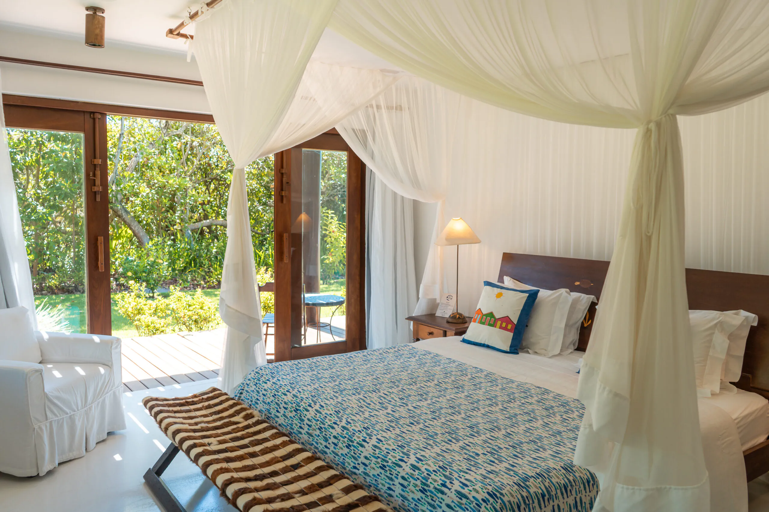 Patimirim Casa Azul - suite con cama con dosel