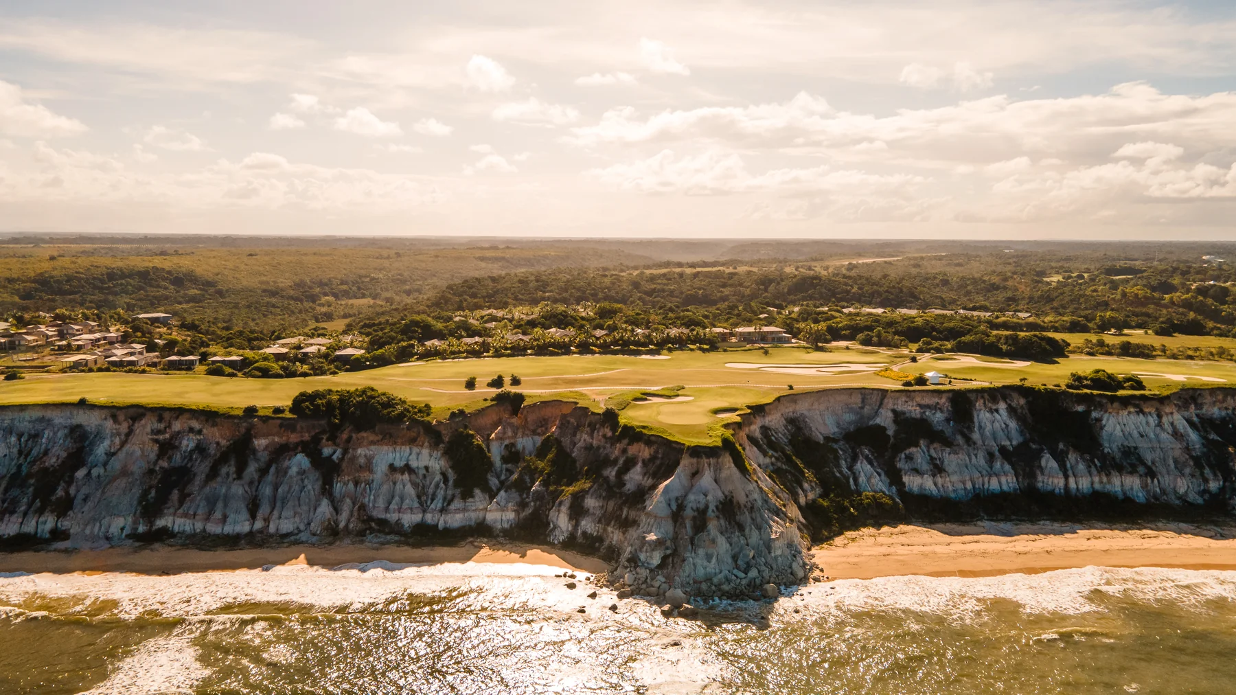 Falésias e campo de golfe do Terravista, Trancoso