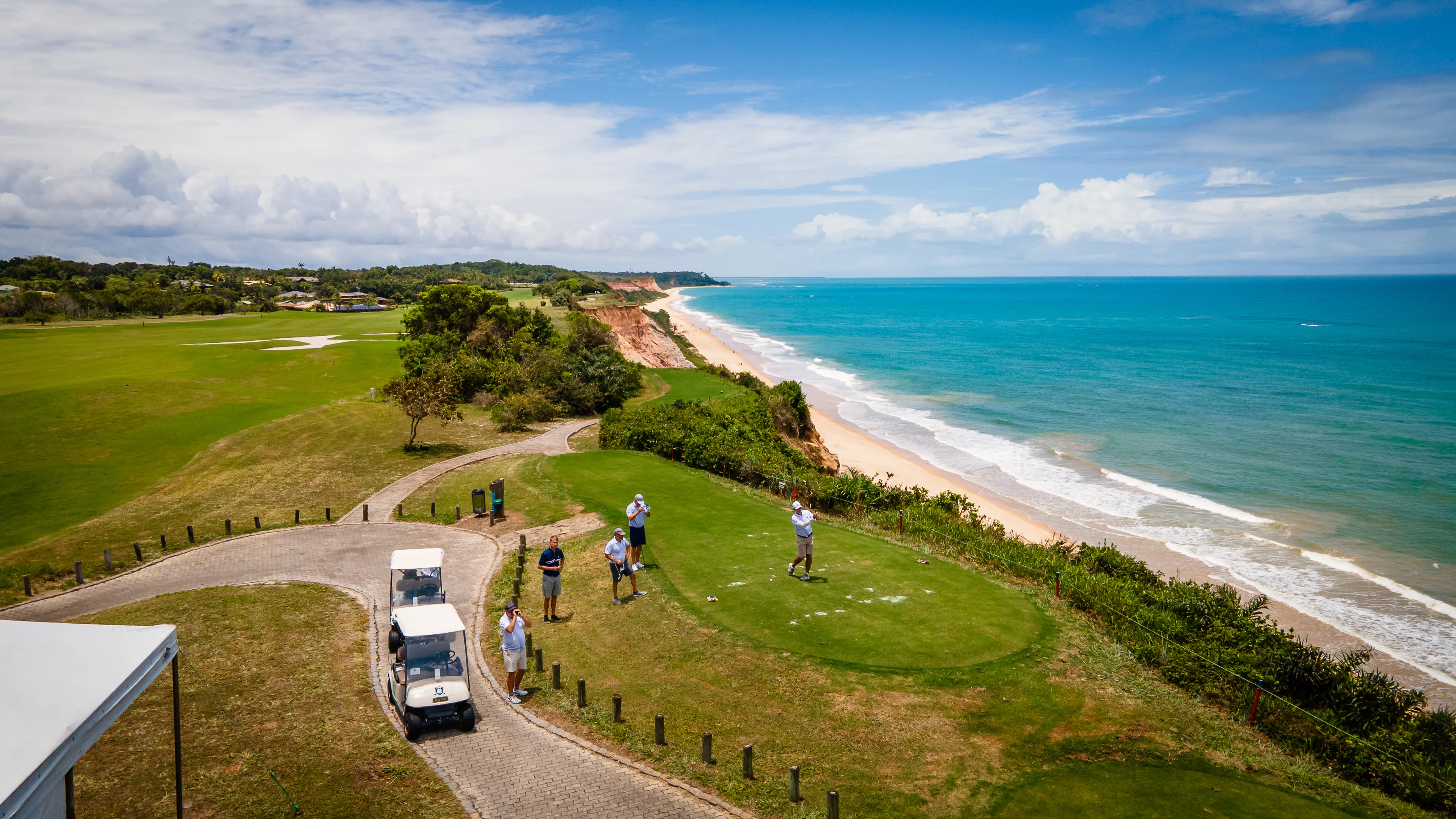 Terravista Golf Course - fairway entre la selva atlántica