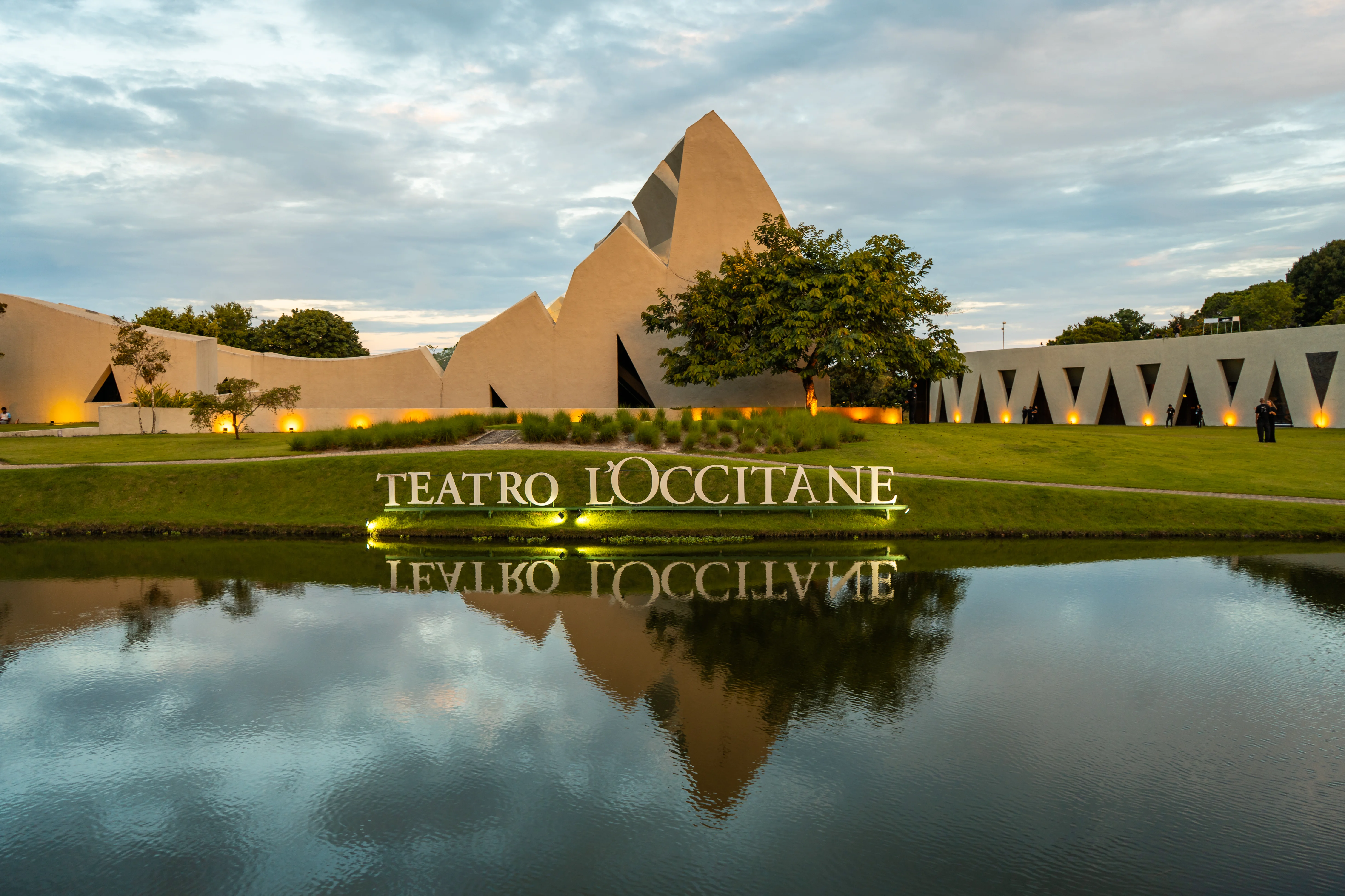 Teatro L'Occitane - stage with lighting